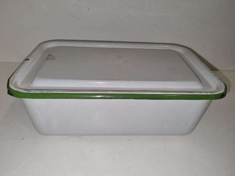 Large Vintage Enamel container with lid - Size 31cm x 20cm x 10cm