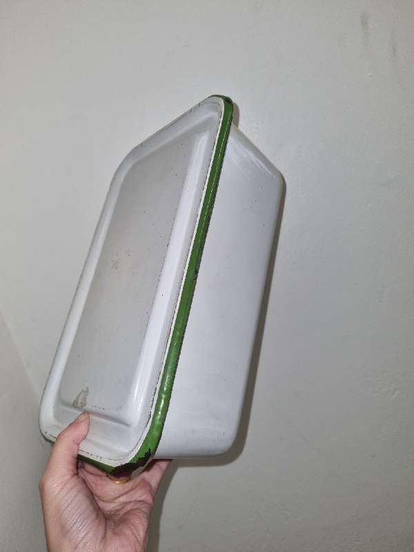 Large Vintage Enamel container with lid - Size 31cm x 20cm x 10cm