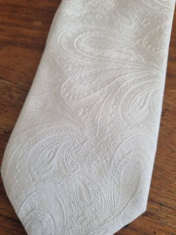 White Paisley Tie by Pall Mall