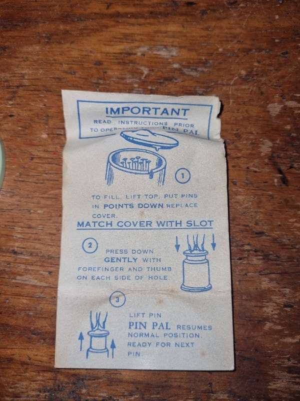 Vintage Tuppercraft Pin Pal - Tupperware - USA - Pin / needle holder
