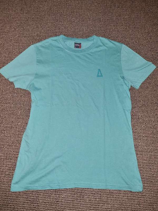 T-Shirt - Size L