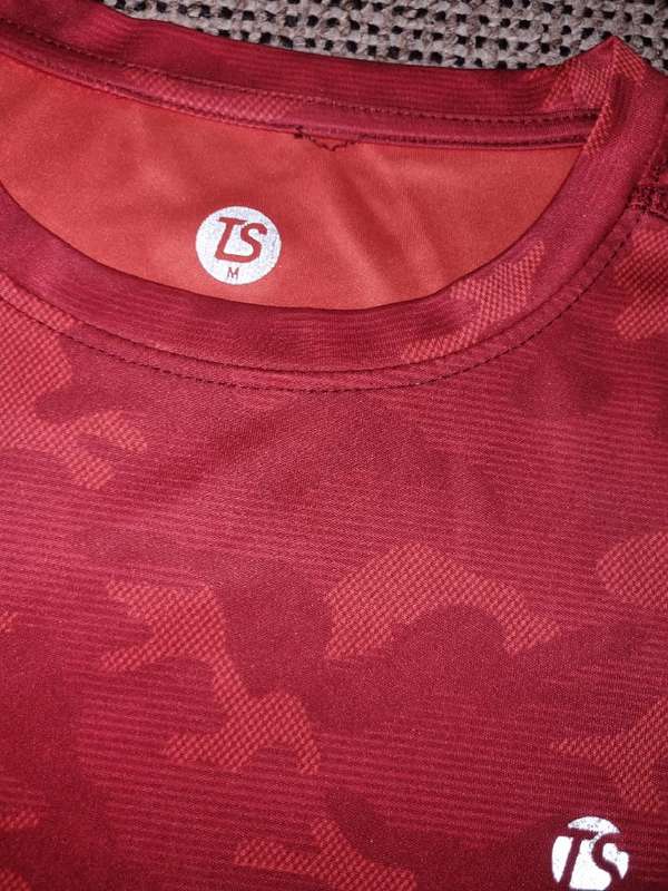 Red Dri-Tech T-Shirt - Size M - Totalsports