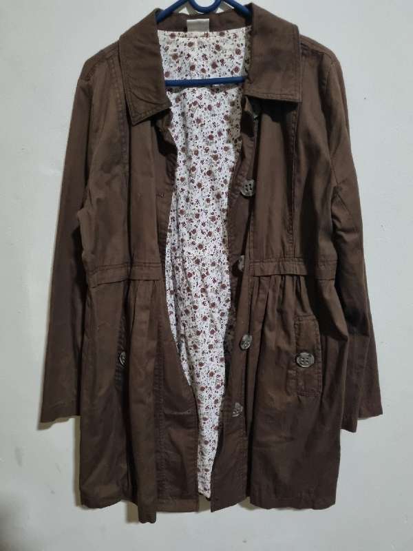 Brown Jacket with large buttons and floral lining - Miladys - Size 14