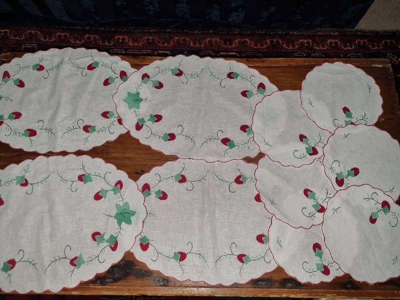 10 x Vintage Embroidered Doilies