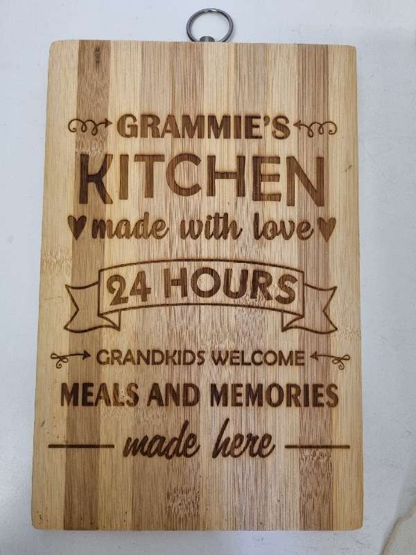Wooden Cutting Board / Serving Board - Never used - Size 28cm x 18cm
