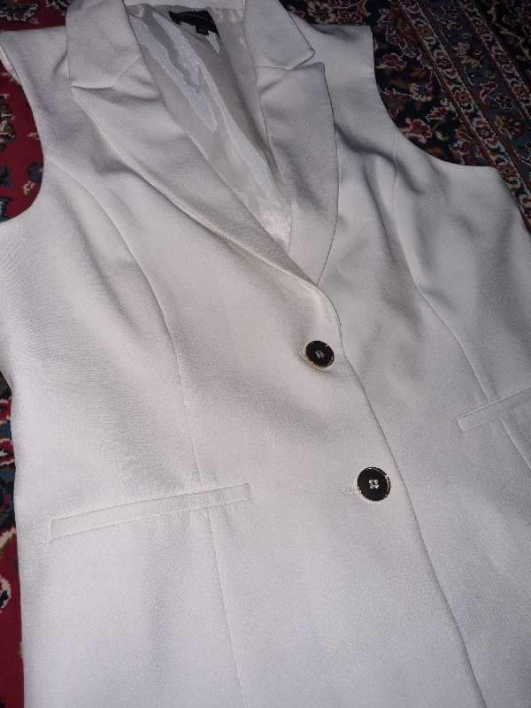 Beautiful White sleeveless Jacket - Truworths - Size 40 - Great Quality - Never worn