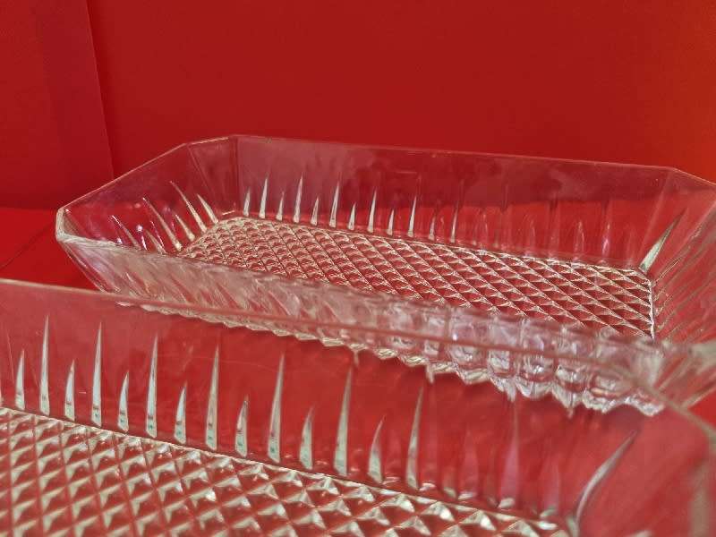 2 x Vintage Glass dishes - 20cm x 10cm each