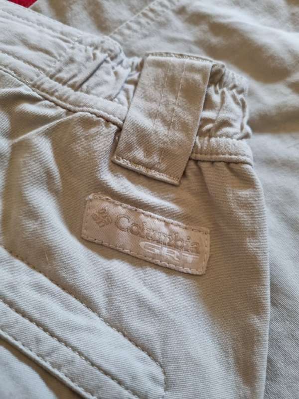 Columbia Pants - Size M - Removable legs so can be shorts also - small mark - see pics
