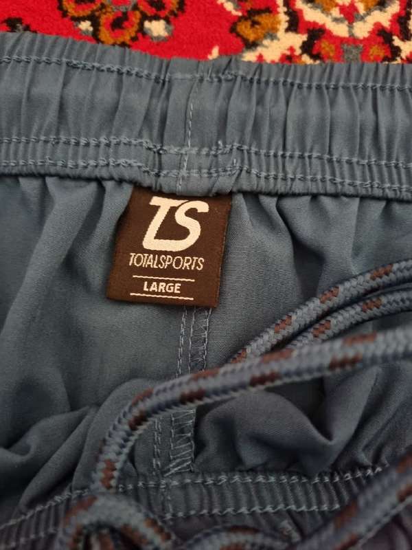 Totalsports Shorts - Size L