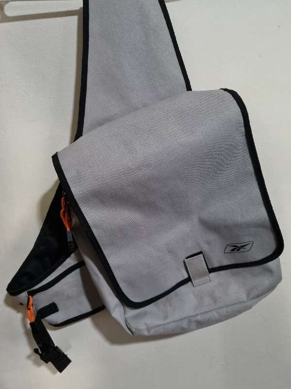 Reebok shoulder cross over bag with lots of storage space