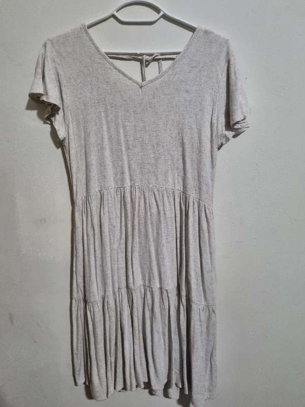 Tiered dress with back detail and pockets - Size M - Oatmeal colour