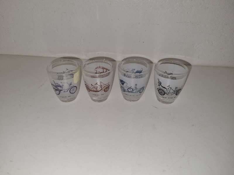 4 x Shooter glasses with old car detail