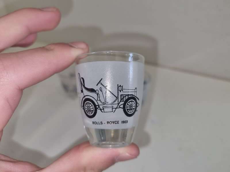 4 x Shooter glasses with old car detail