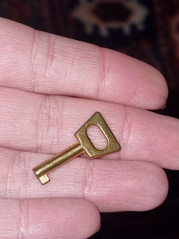 Very small brass key - 2.5cm