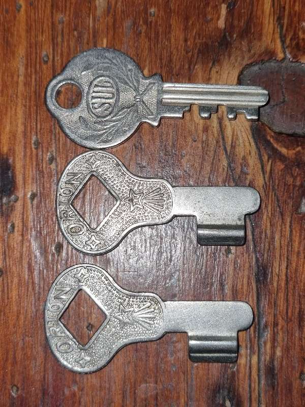 3 x Vintage Keys - 4.4cm each
