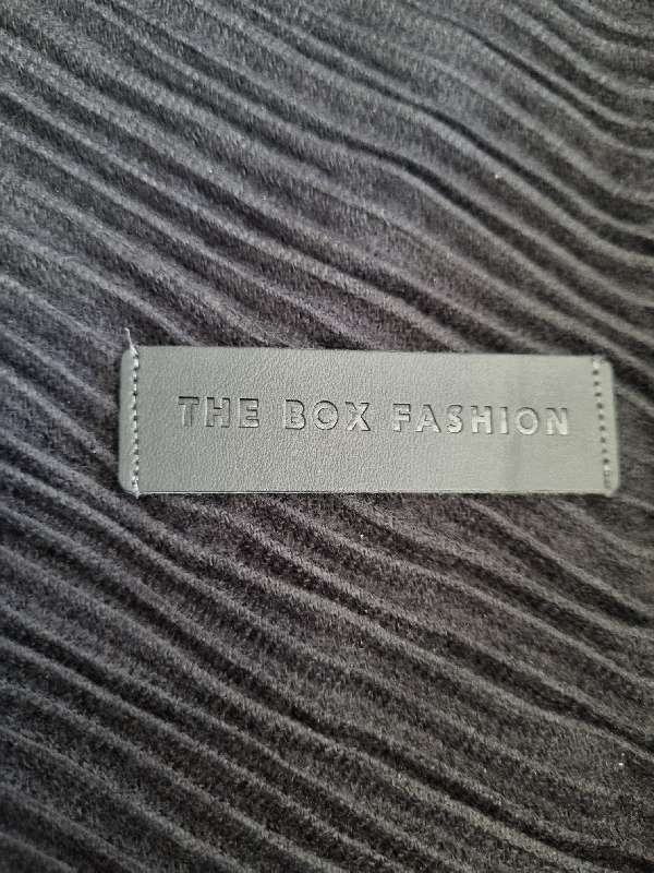 Large Black ribbed scarf - The Box Fashion