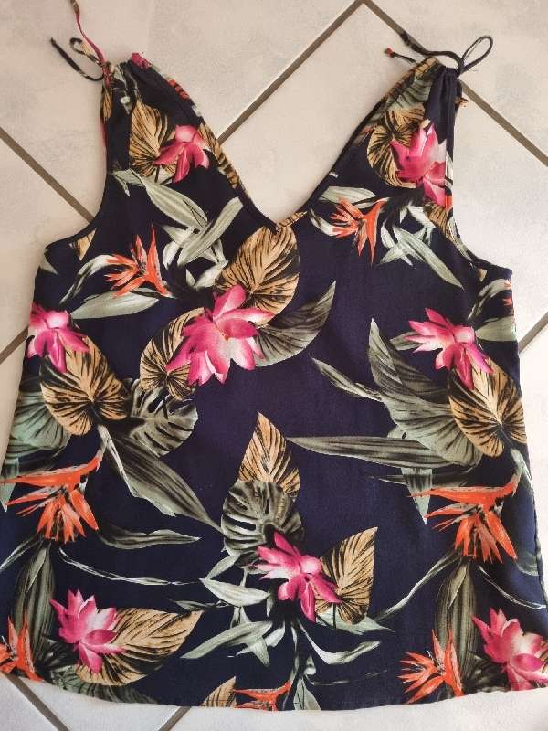 Beautiful Poetry Strappy top with floral detail - Size 10