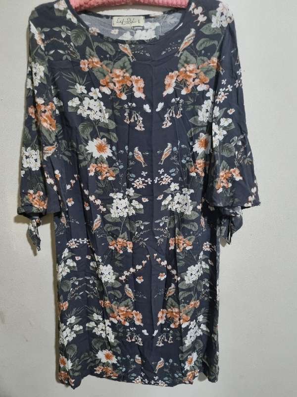 Beautiful Dress - Grey with floral detail - Size L - by LifeStyle