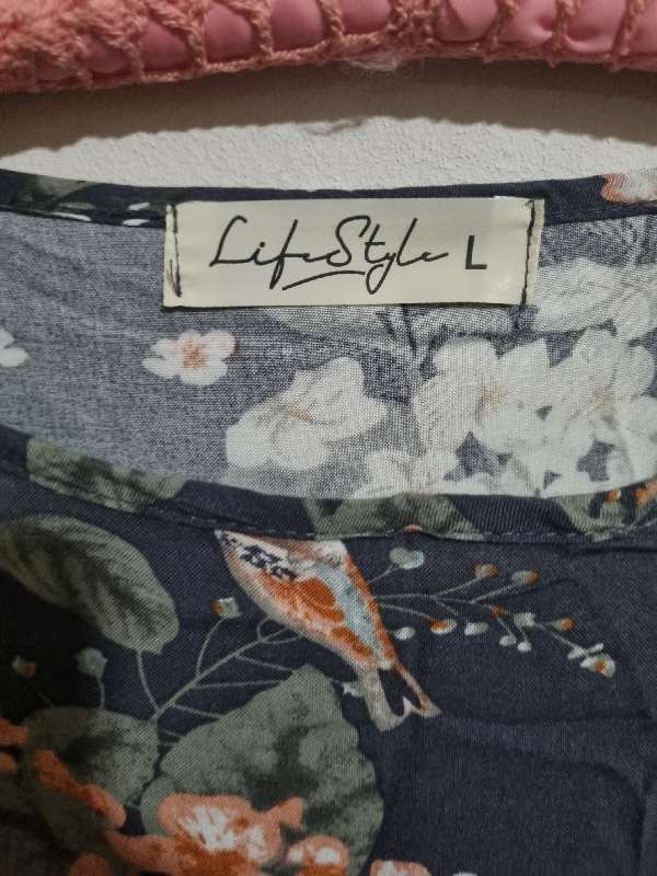 Beautiful Dress - Grey with floral detail - Size L - by LifeStyle