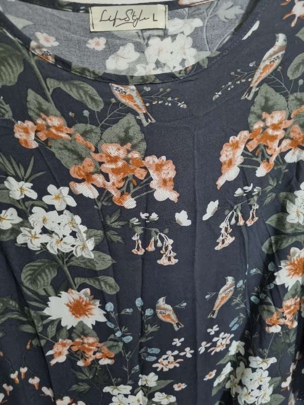 Beautiful Dress - Grey with floral detail - Size L - by LifeStyle