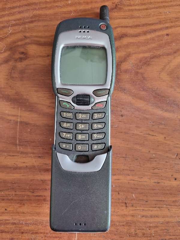 Vintage Nokia 7110 phone