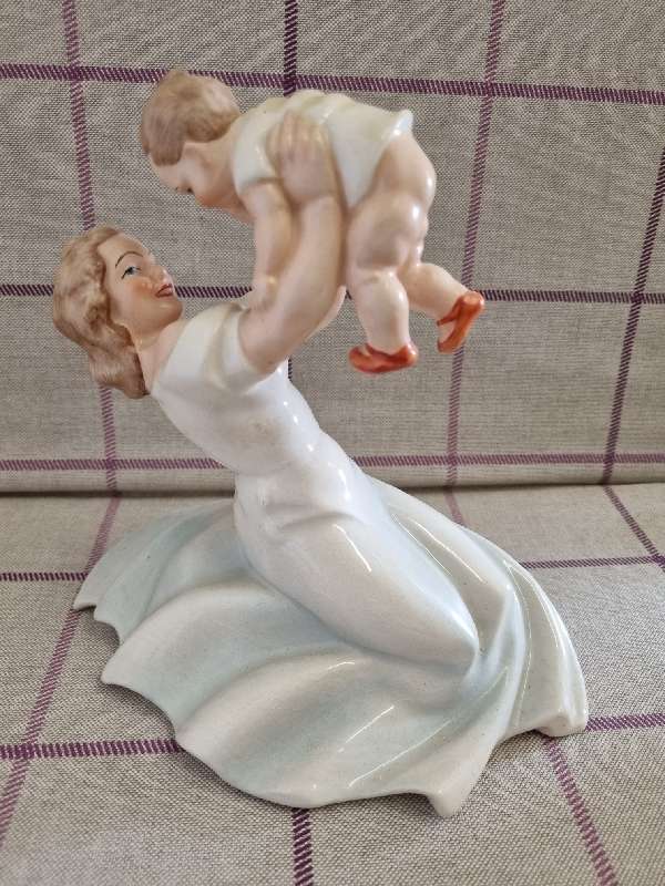 Most Beautiful Vintage Friedel Germany Large Figurine - Mother and Baby - Height - 19cm