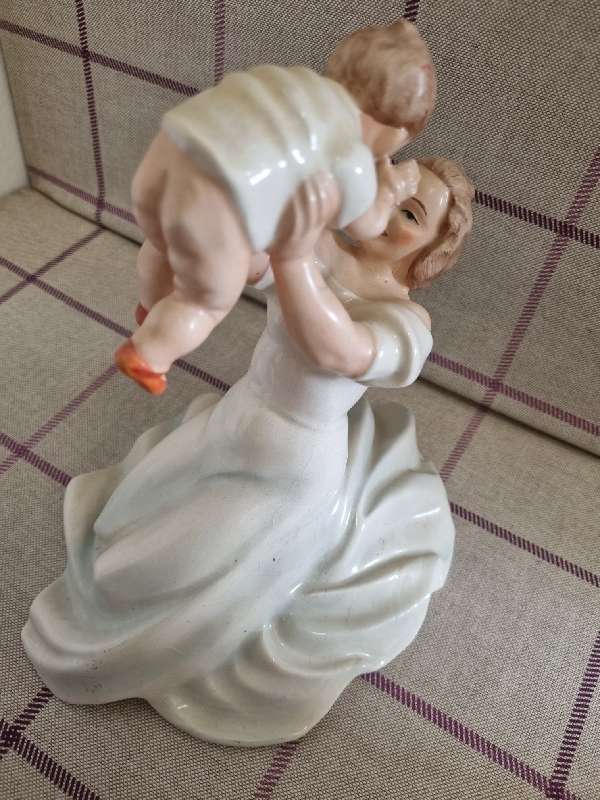 Most Beautiful Vintage Friedel Germany Large Figurine - Mother and Baby - Height - 19cm
