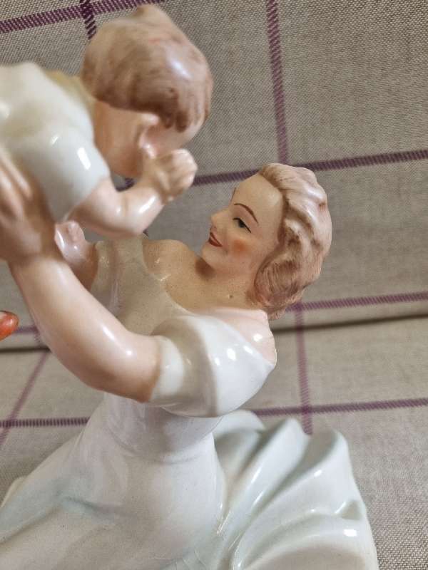 Most Beautiful Vintage Friedel Germany Large Figurine - Mother and Baby - Height - 19cm