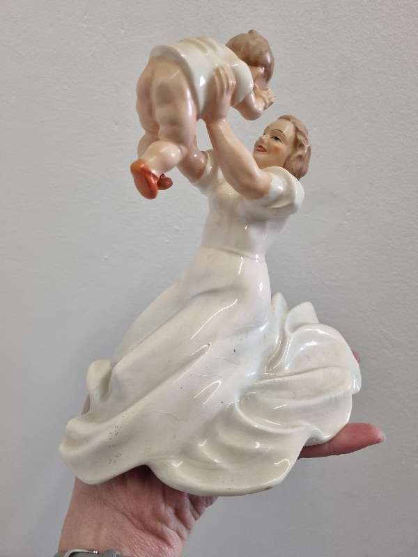 Most Beautiful Vintage Friedel Germany Large Figurine - Mother and Baby - Height - 19cm