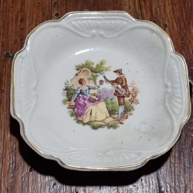 Small Vintage Plate with beautiful detail - 8cm x 8cm