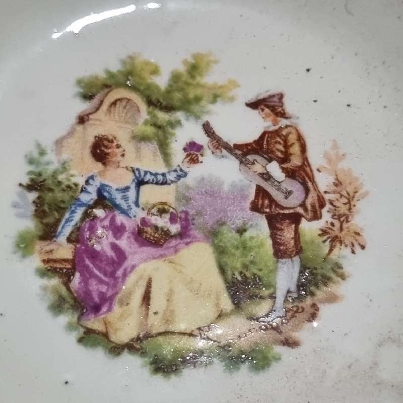 Small Vintage Plate with beautiful detail - 8cm x 8cm
