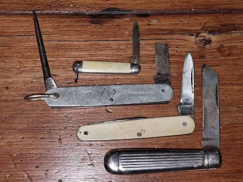 4 x Vintage Knives - Sheffield England - See pictures for condition - One blade has broken off