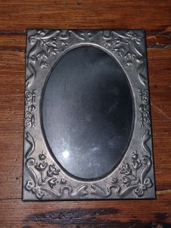 Metal Picture Frame - 4.5cm x 10.3cm