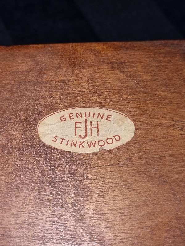 Vintage Stinkhout Box / Jewellery box / Trinket Box - Genuine Stinkwood - 21.5cm x 10cm x 7cm