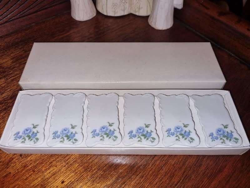 Vintage Porcelain Place Settings - Place Cards - Set of 6 in original box