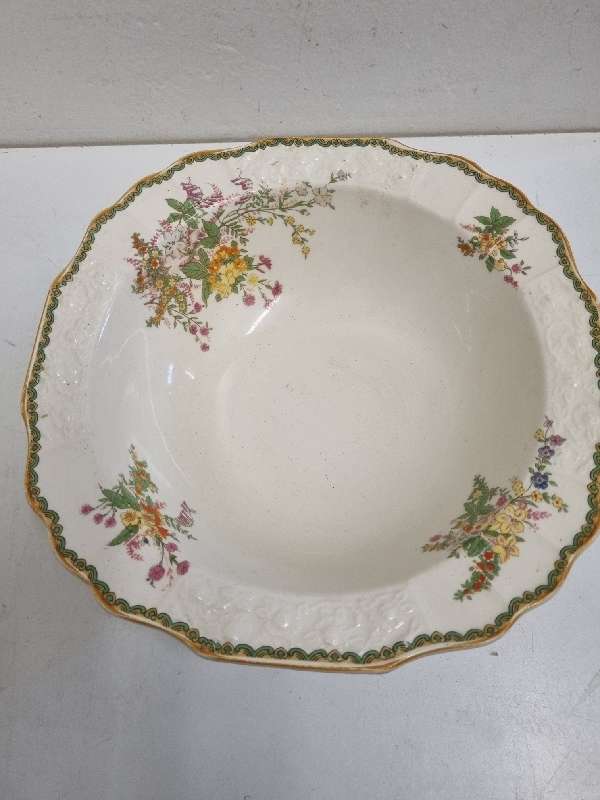 Myott Staffordshire England Bowl with floral detail - Diameter - 22cm