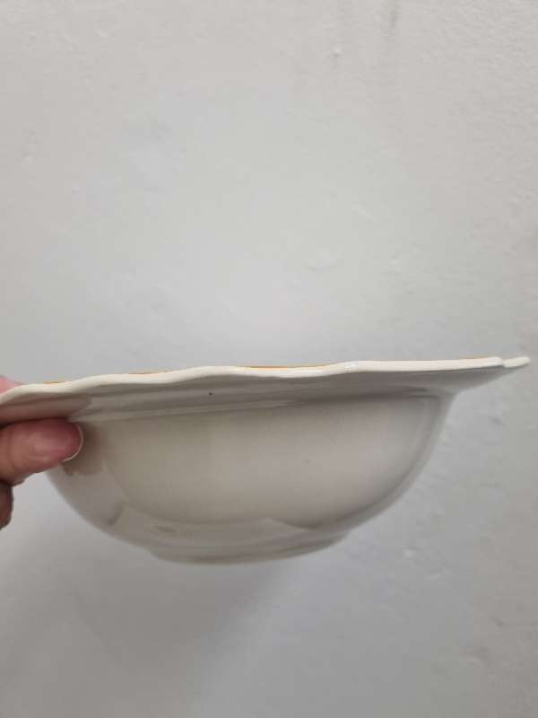 Myott Staffordshire England Bowl with floral detail - Diameter - 22cm