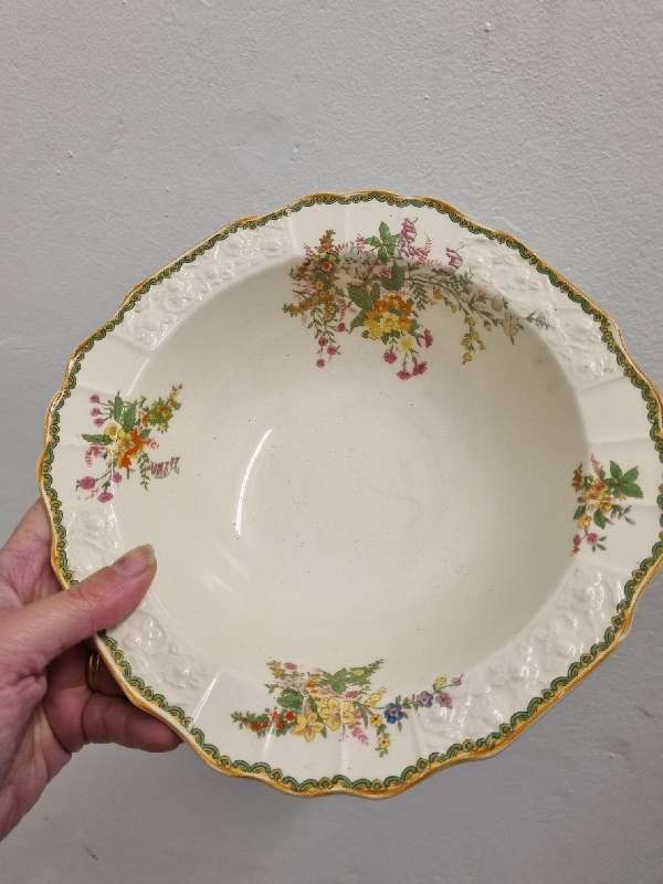 Myott Staffordshire England Bowl with floral detail - Diameter - 22cm