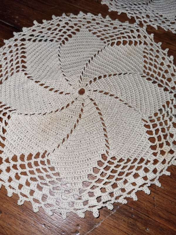 2 x Vintage Doilies - Diameter - 17cm each
