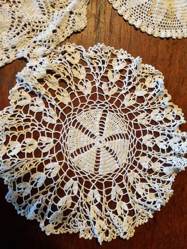 7 x Beautiful Vintage Crochet Doilies