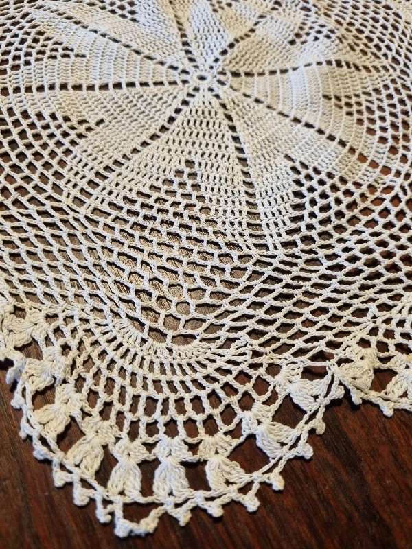 4 x Beautiful Vintage Fine Crochet Doilies