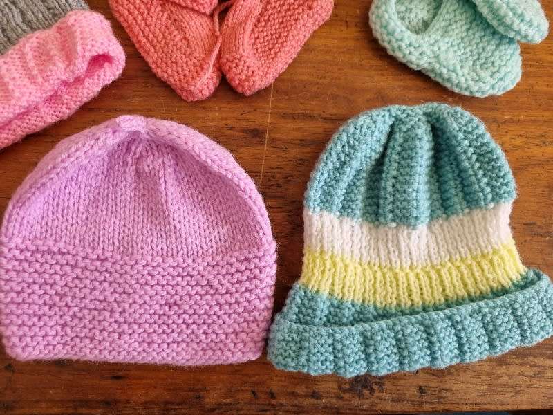 5 x Knitted baby hats and 2 pairs of booties - New