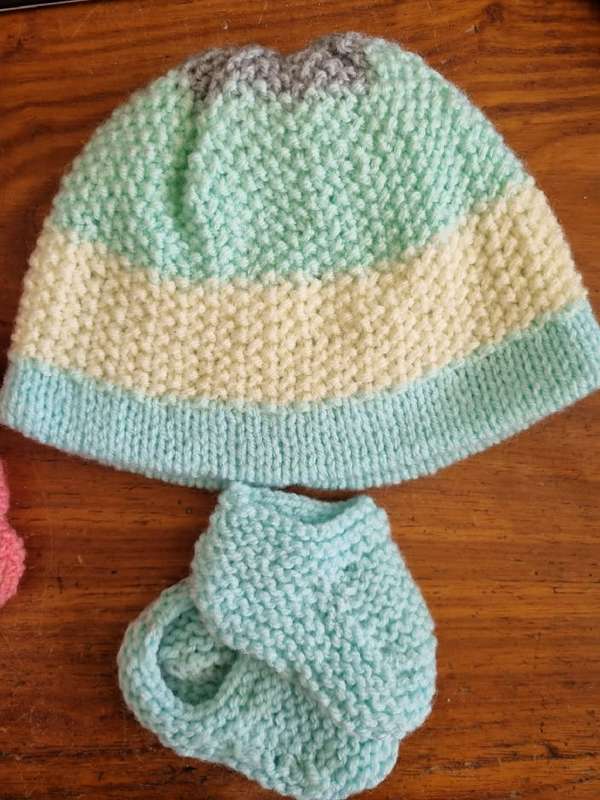 5 x Knitted baby hats and 2 pairs of booties - New