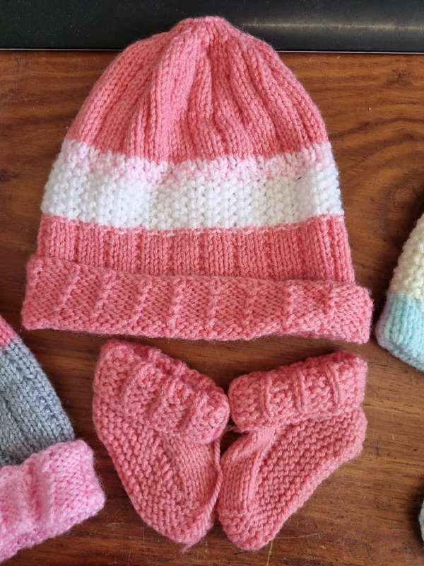 5 x Knitted baby hats and 2 pairs of booties - New