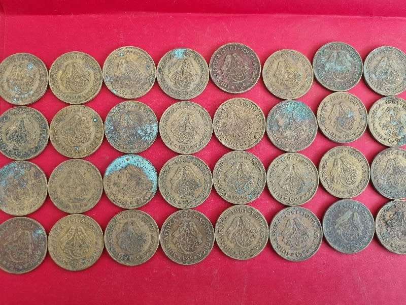 32 x 1/2 cent coins - 1961 - 1964