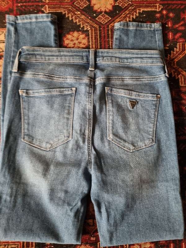 Guess High Rise Jeans - 28RG - Will fit a SA Size 10