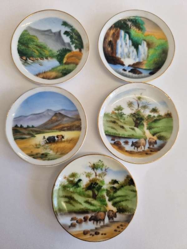 5 x Miniature Argyle Hand Painted Display Plates - Diameter 6.1cm each