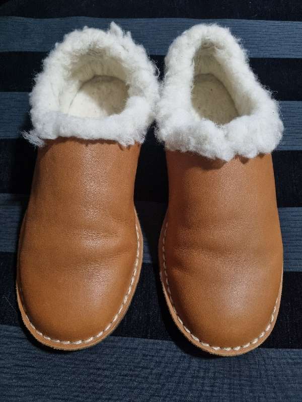 Genuine leather slippers with wool inners - Size 6