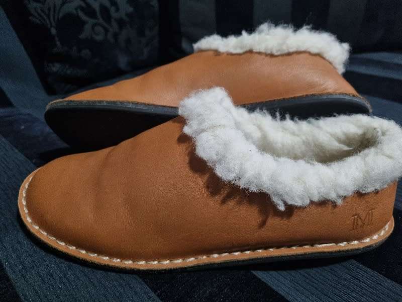 Genuine leather slippers with wool inners - Size 6