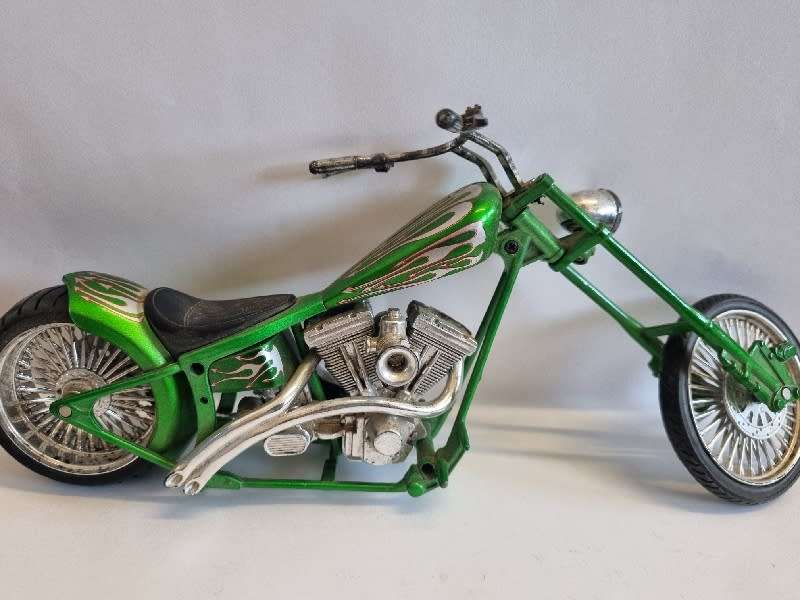 Custom Chopper Model Motorcycle 1:12